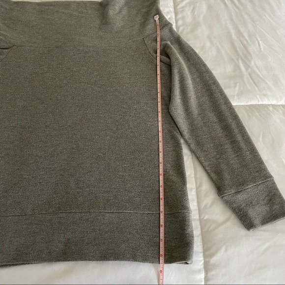Cupcakes and Cashmere Heather Gray Off Shoulder Top Size Small - Picture 10 of 11